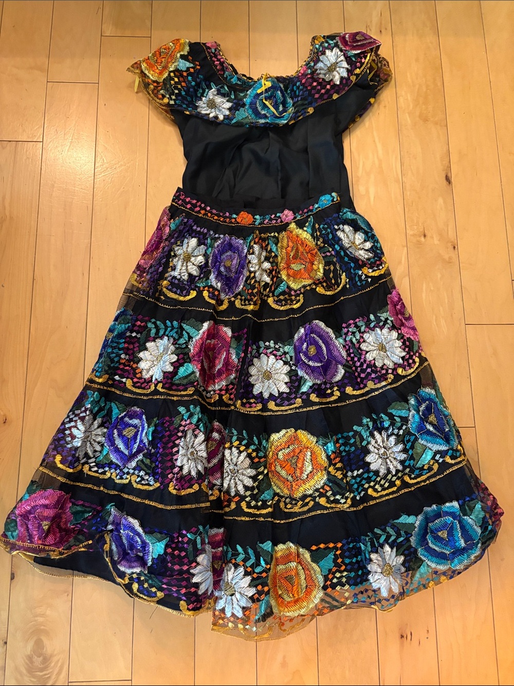 Mexican Mariachi’s Costume Floral D 2 Piece Festival Embroidered Cinco De Mayo